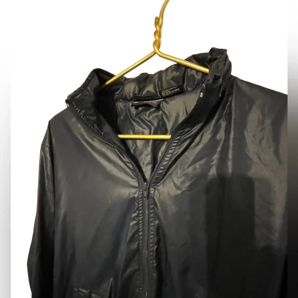 IZOD Vintage 80’s windbreaker jacket Men’s L navy blue with zip in hood - Picture 4 of 5